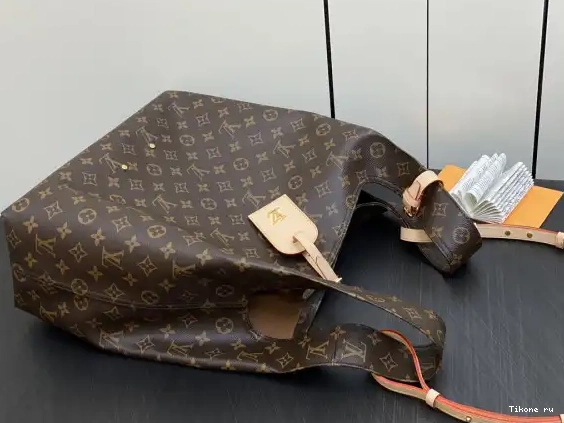 Cheap LOUIS VUITTON Atlantis GM 0630